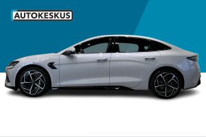 BYD SEAL esikatselu 4