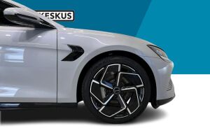 BYD SEAL esikatselu 7