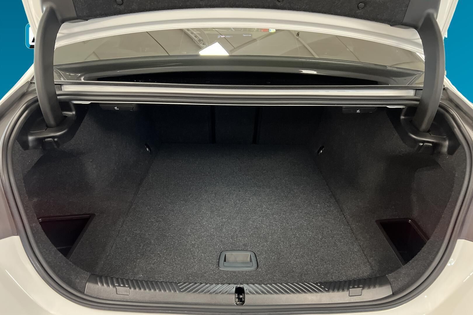 BMW I5 iso kuva 11