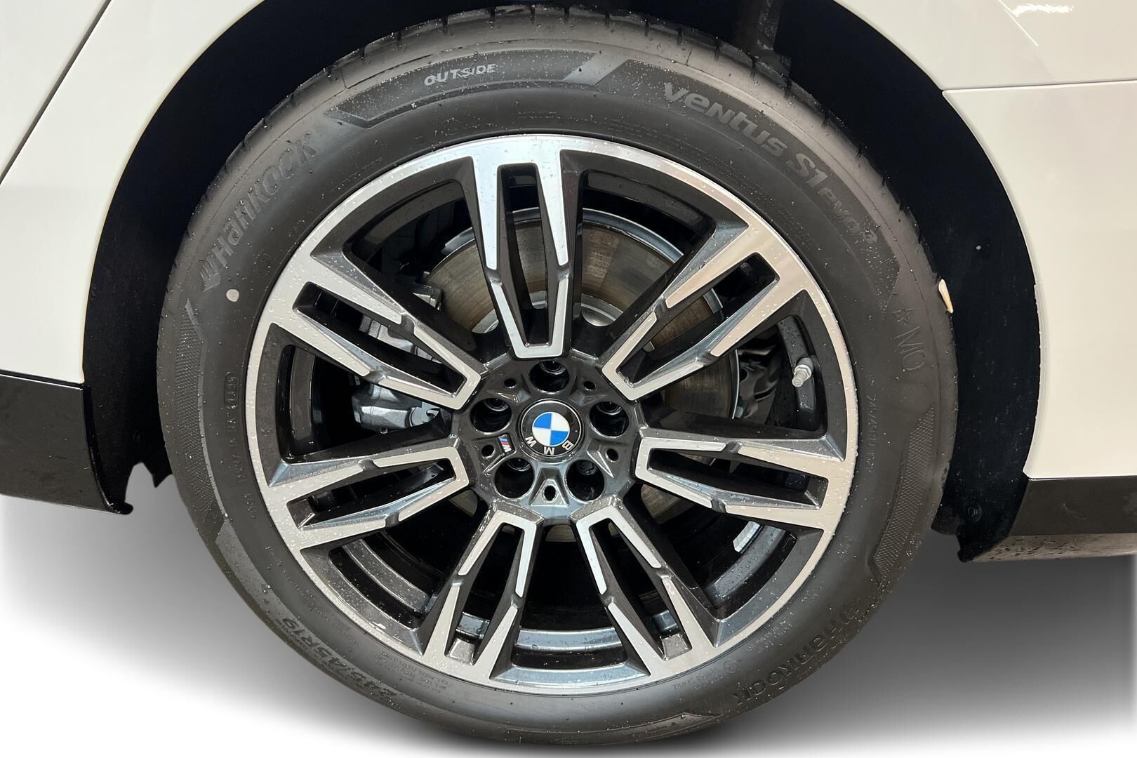 BMW I5 iso kuva 12