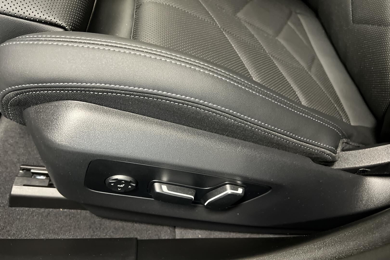 BMW I5 iso kuva 15