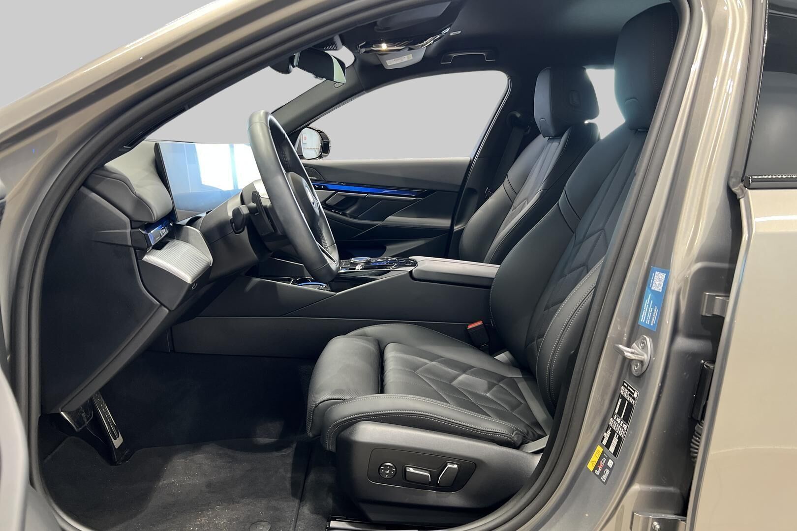 BMW I5 iso kuva 8