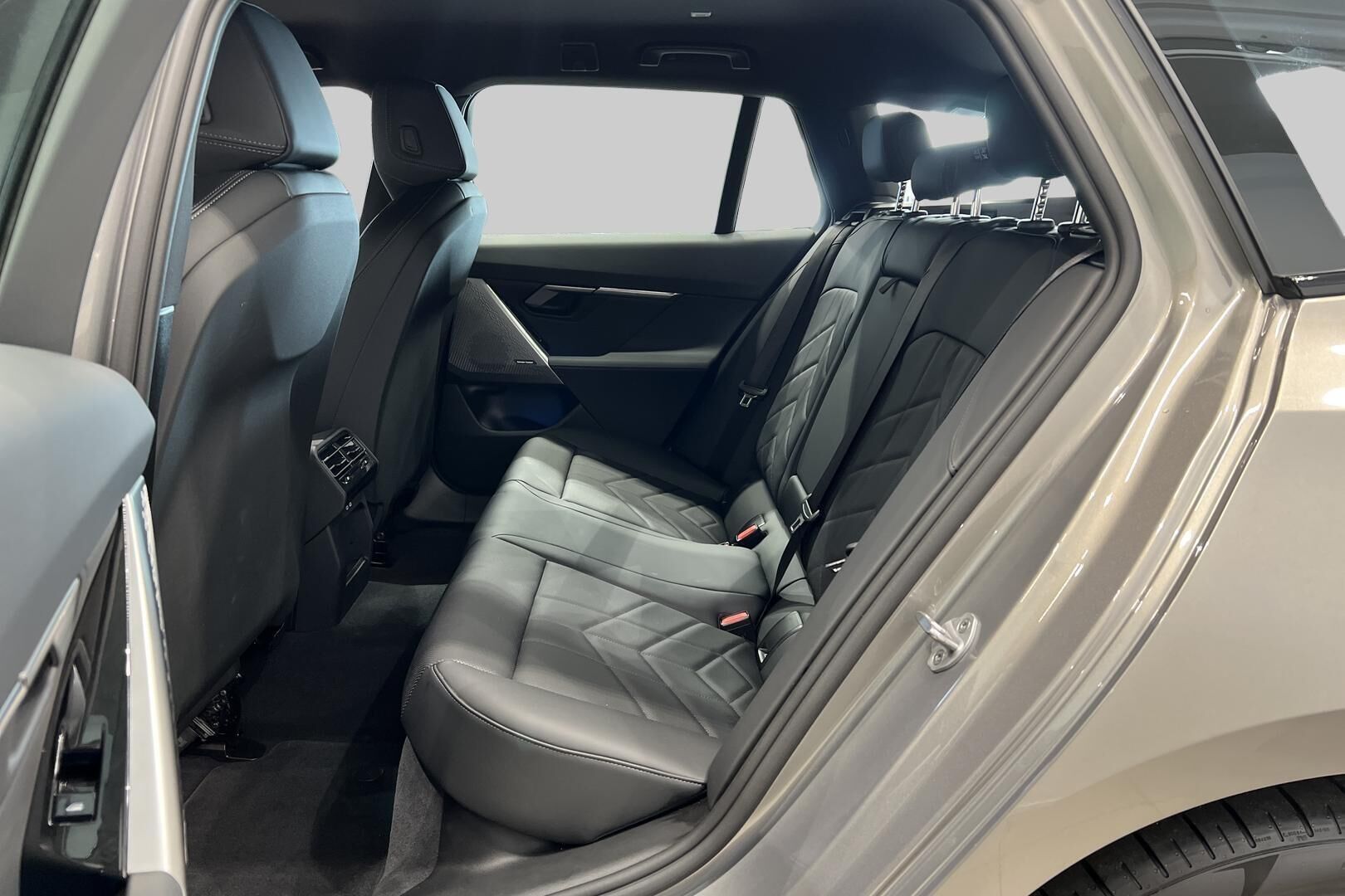 BMW I5 iso kuva 9