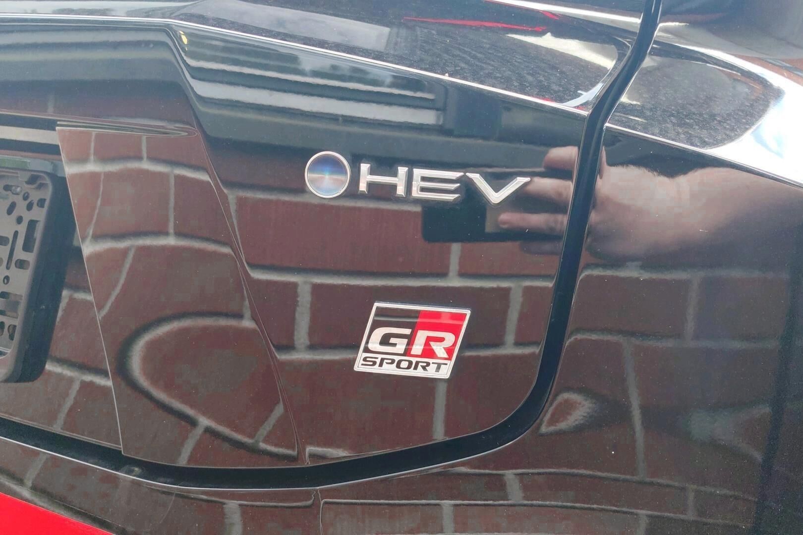 TOYOTA C-HR iso kuva 8
