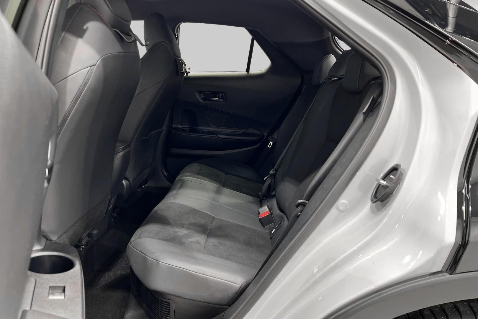 TOYOTA C-HR iso kuva 10