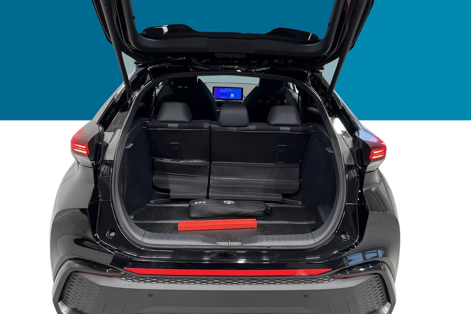 TOYOTA C-HR iso kuva 12