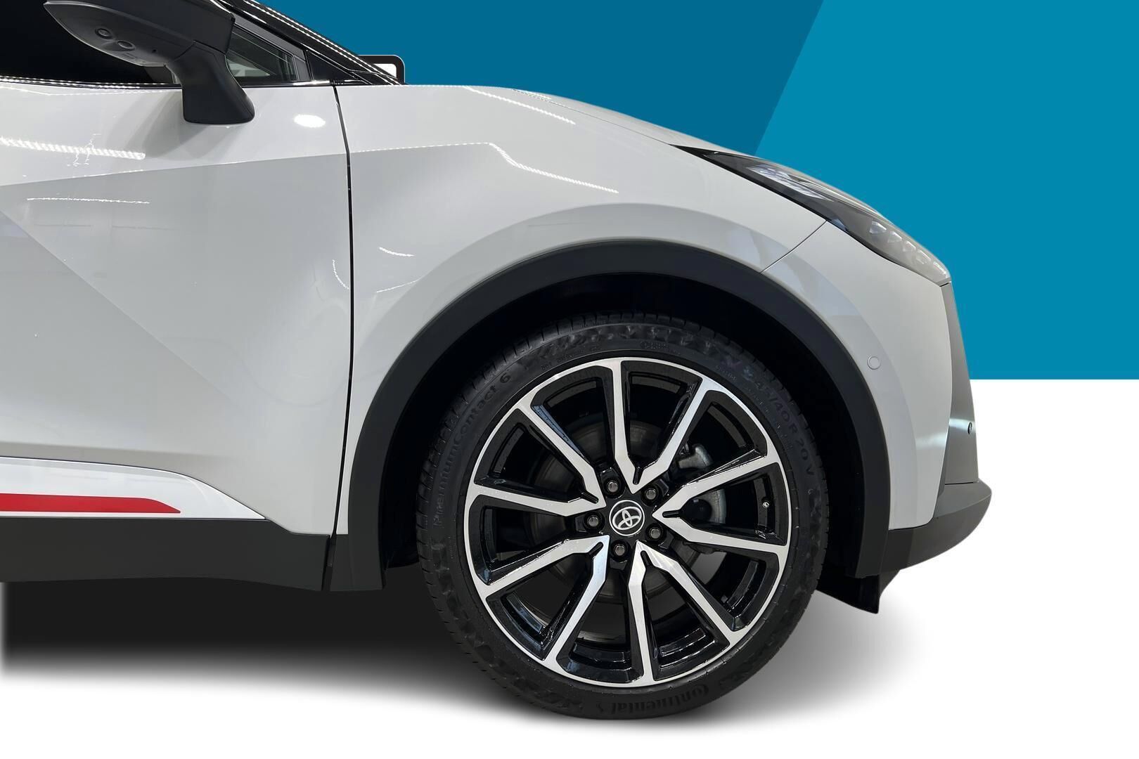 TOYOTA C-HR iso kuva 13