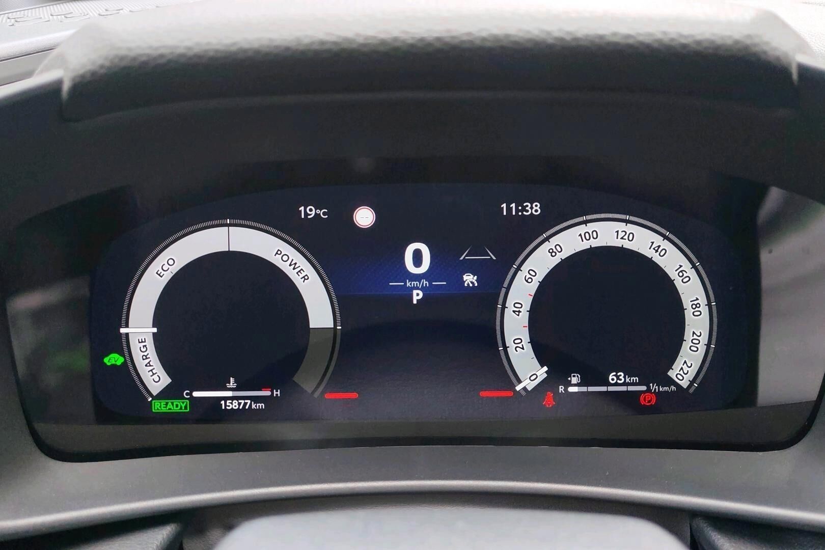 TOYOTA C-HR iso kuva 10