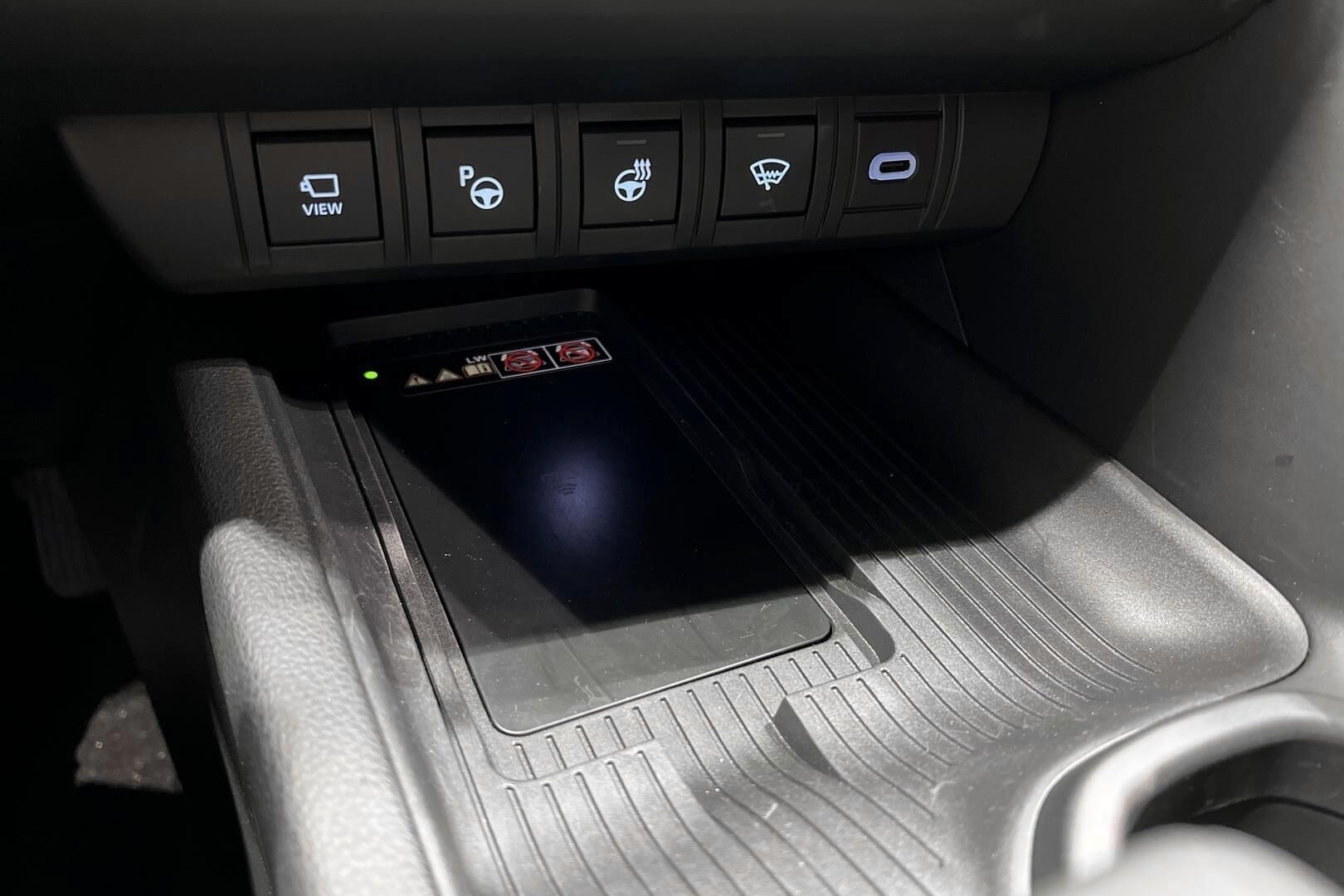 TOYOTA C-HR iso kuva 21