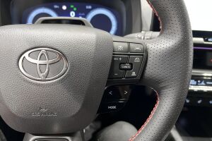 TOYOTA C-HR esikatselu 26