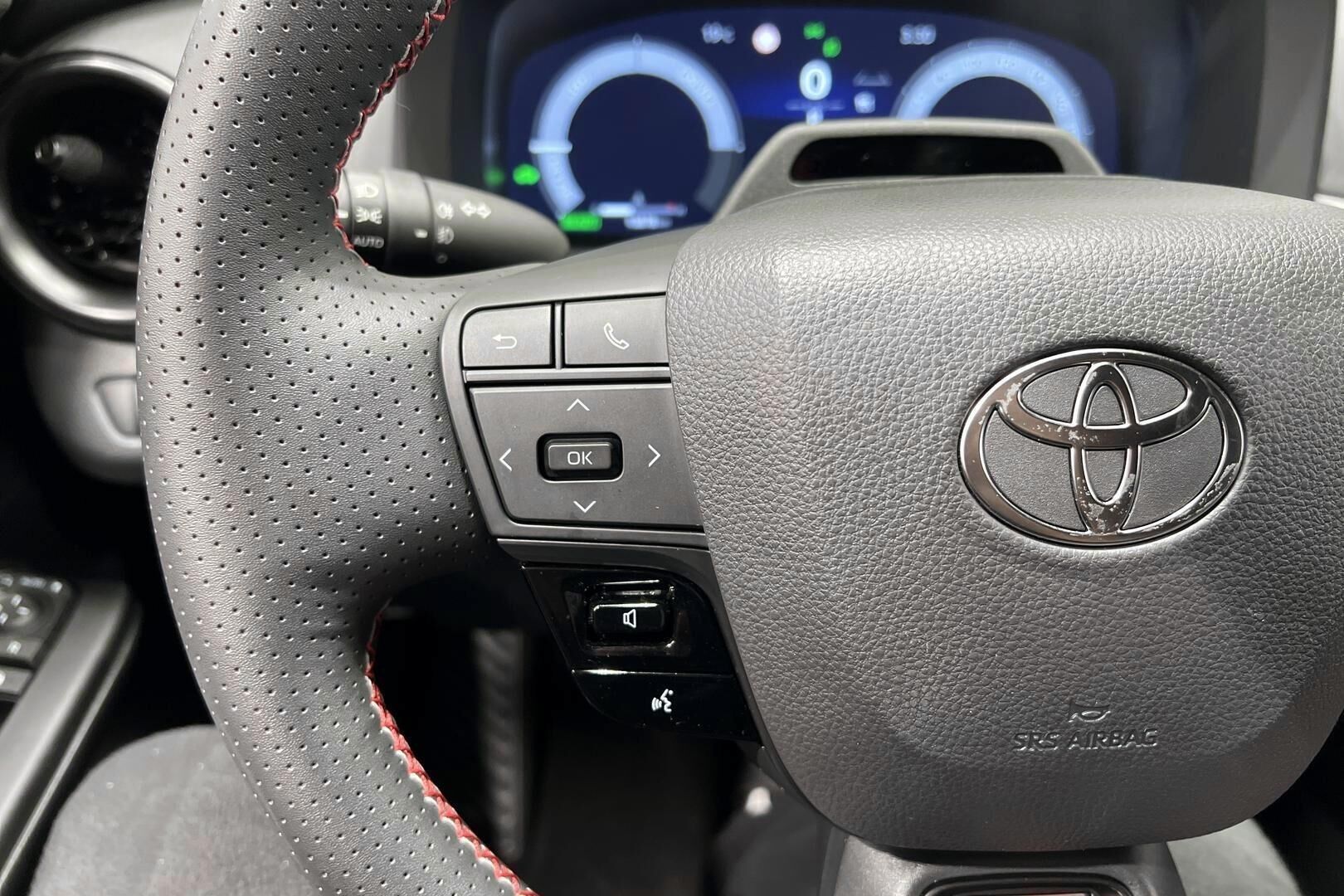 TOYOTA C-HR iso kuva 27
