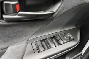 TOYOTA C-HR esikatselu 29