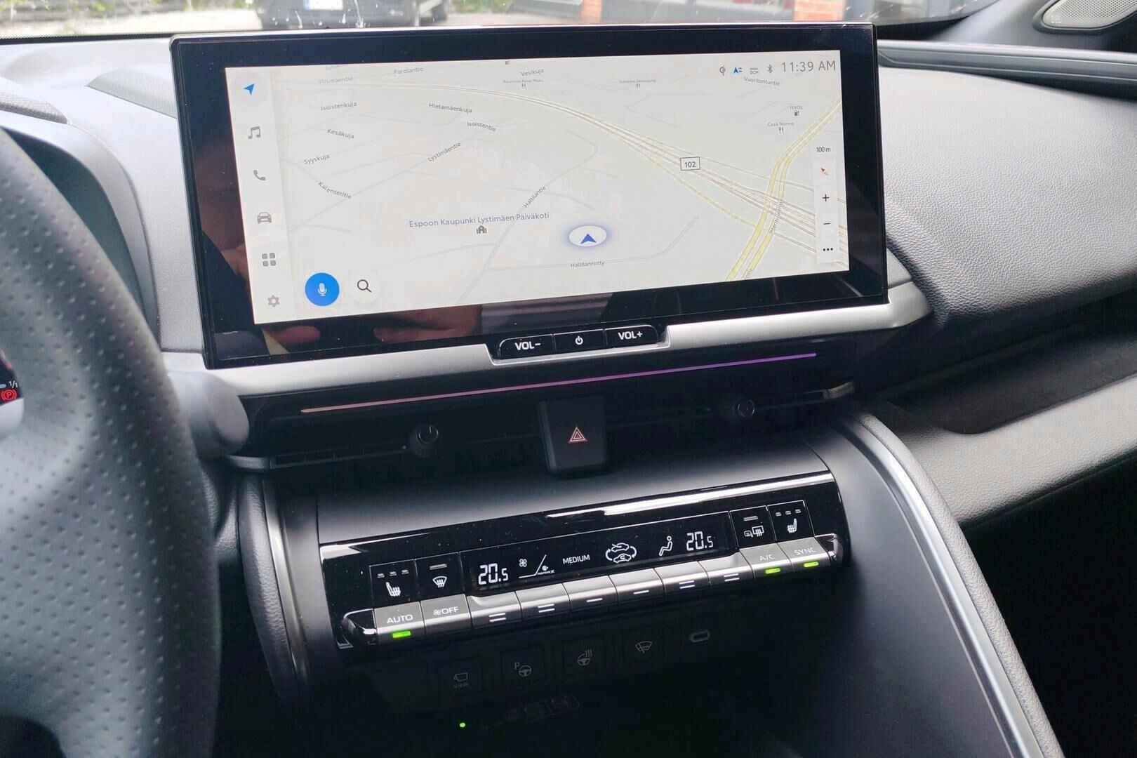 TOYOTA C-HR iso kuva 2