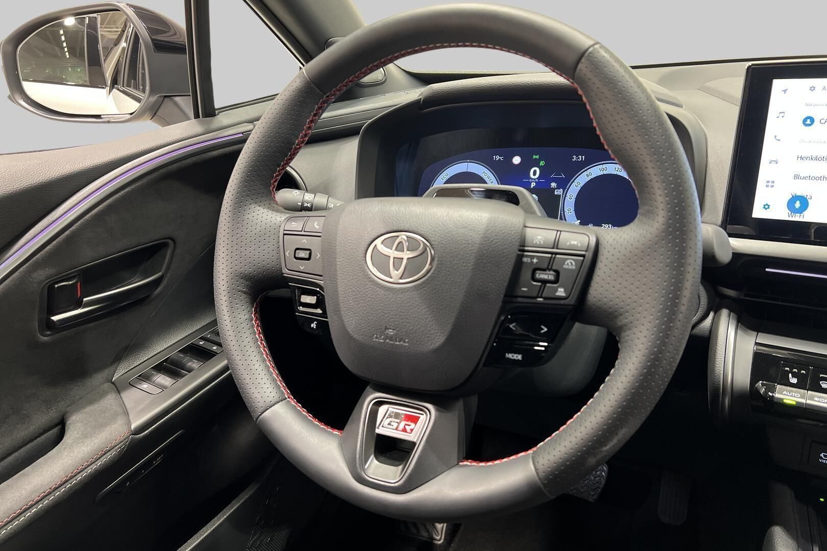 TOYOTA C-HR iso kuva 34