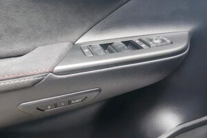 TOYOTA C-HR esikatselu 3