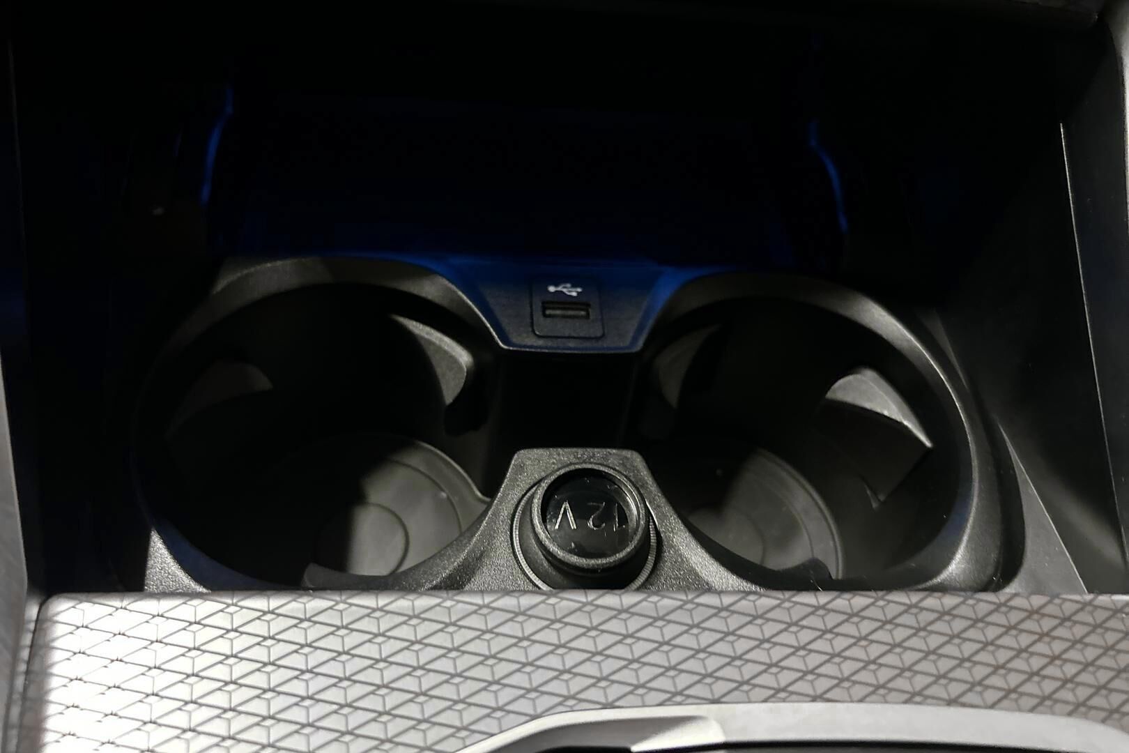 BMW I4 iso kuva 21