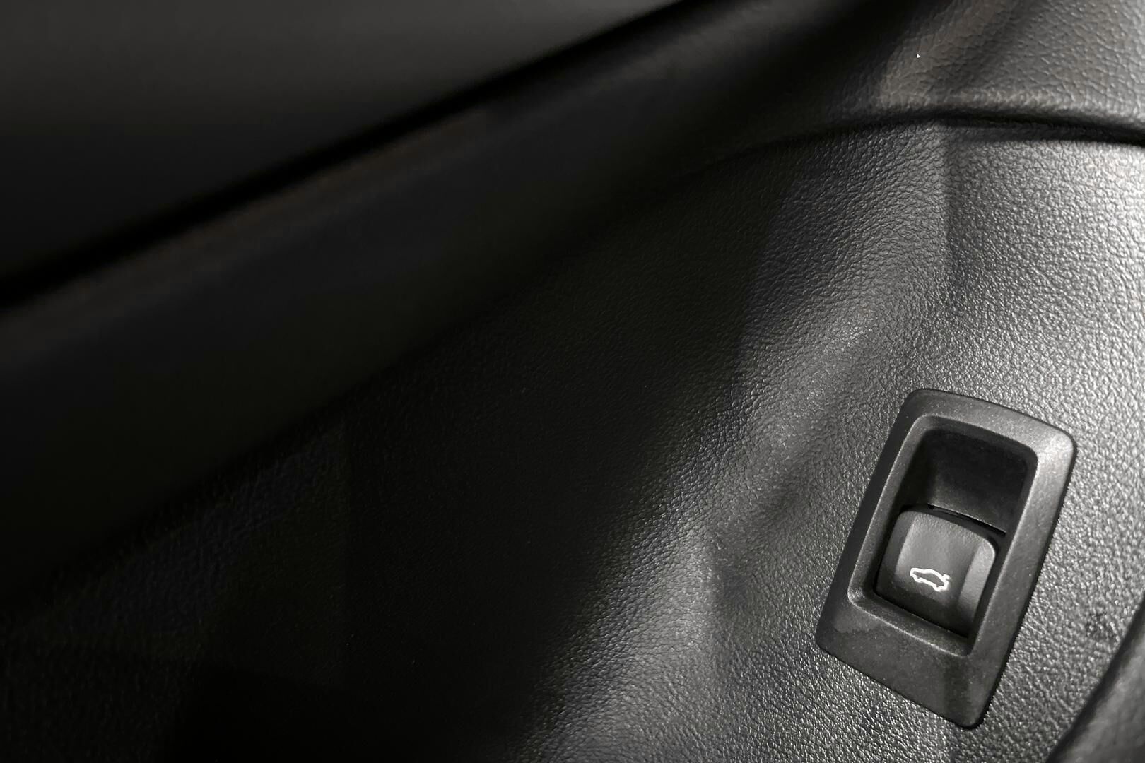 BMW I4 iso kuva 28