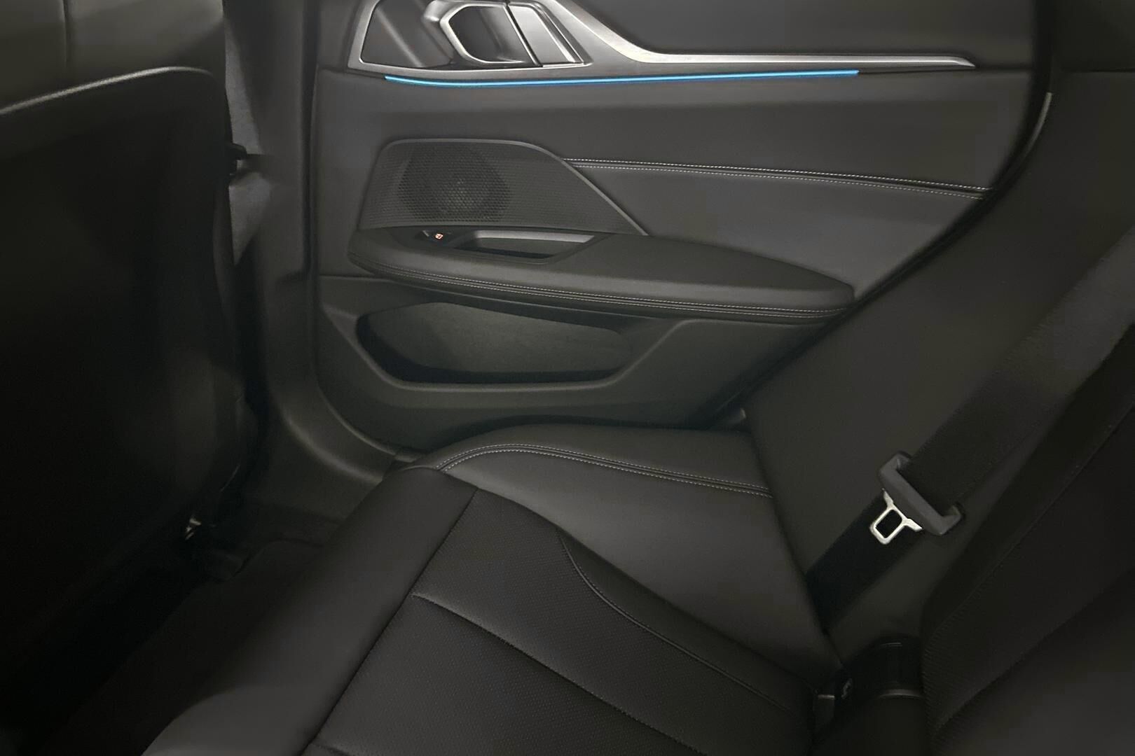 BMW I4 iso kuva 33