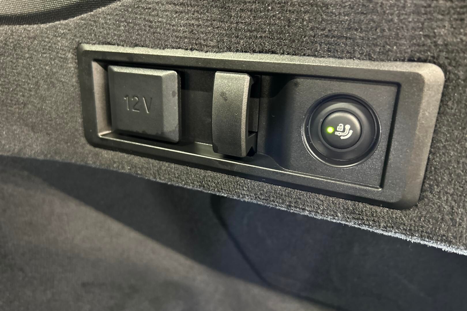BMW I4 iso kuva 36