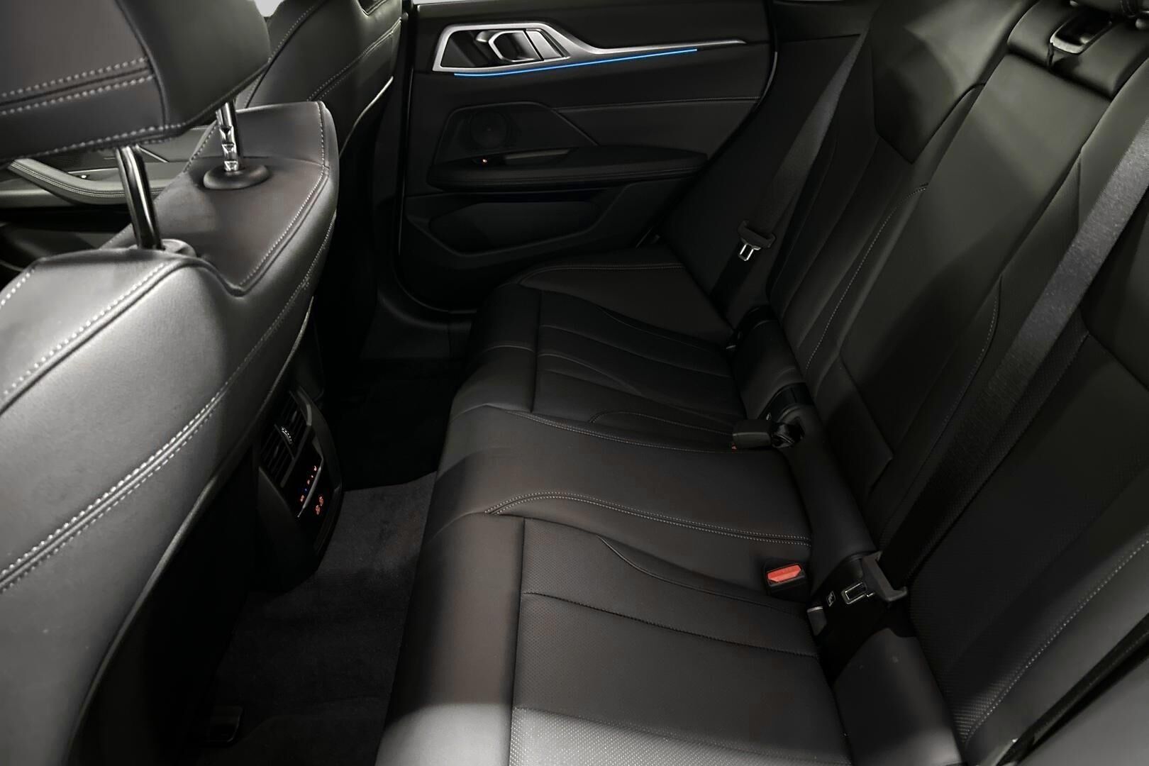 BMW I4 iso kuva 9