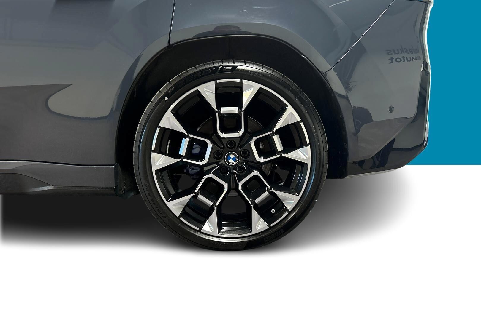 BMW IX3 iso kuva 12