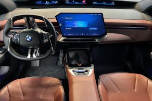 BMW IX3 esikatselu 13