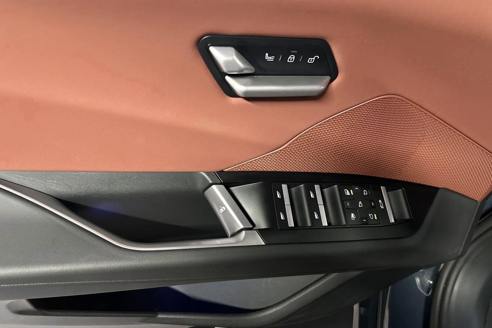 BMW IX3 iso kuva 28