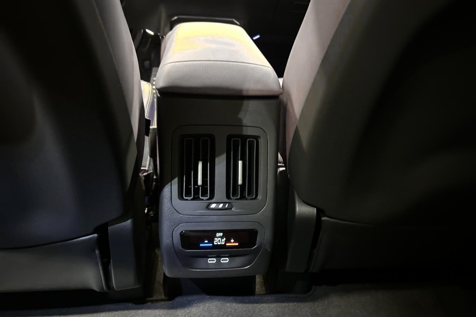 BMW IX3 iso kuva 30