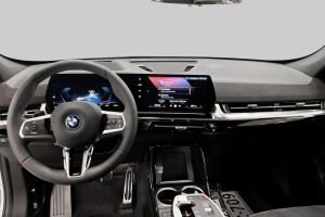 BMW iX1 esikatselu 10