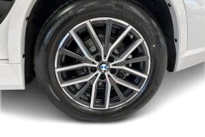 BMW iX1 esikatselu 12