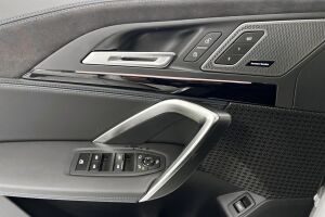 BMW iX1 esikatselu 19