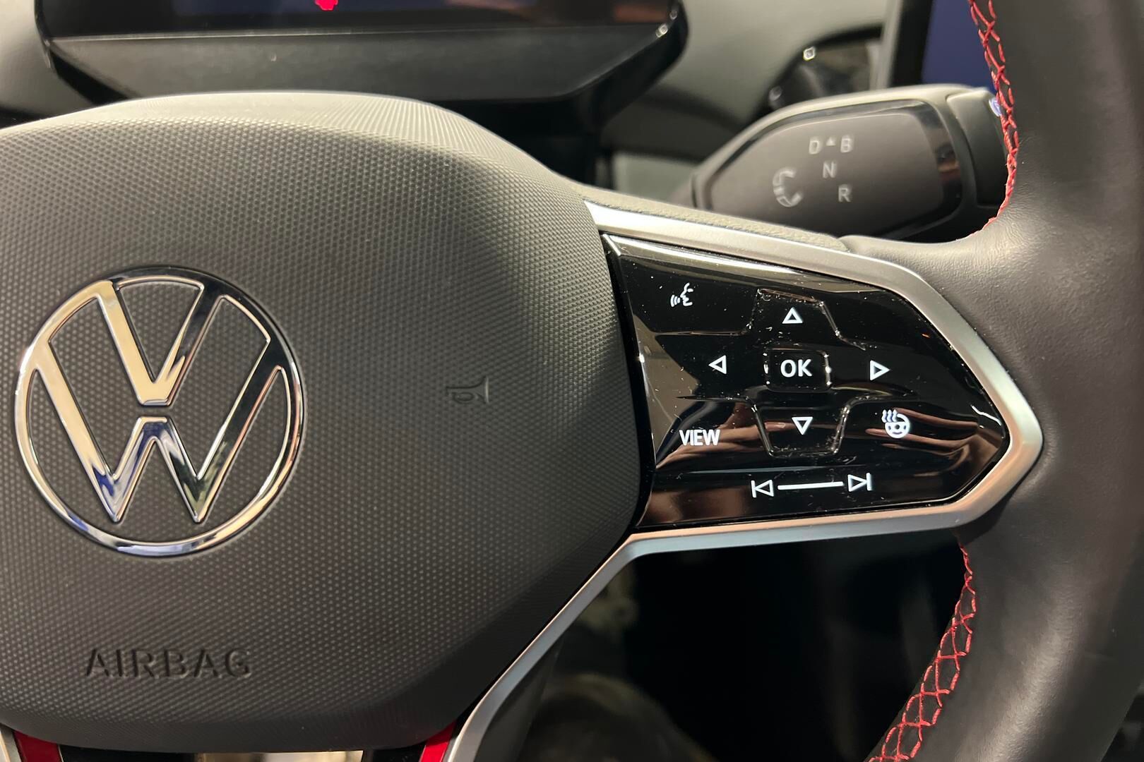 VOLKSWAGEN ID.4 iso kuva 16