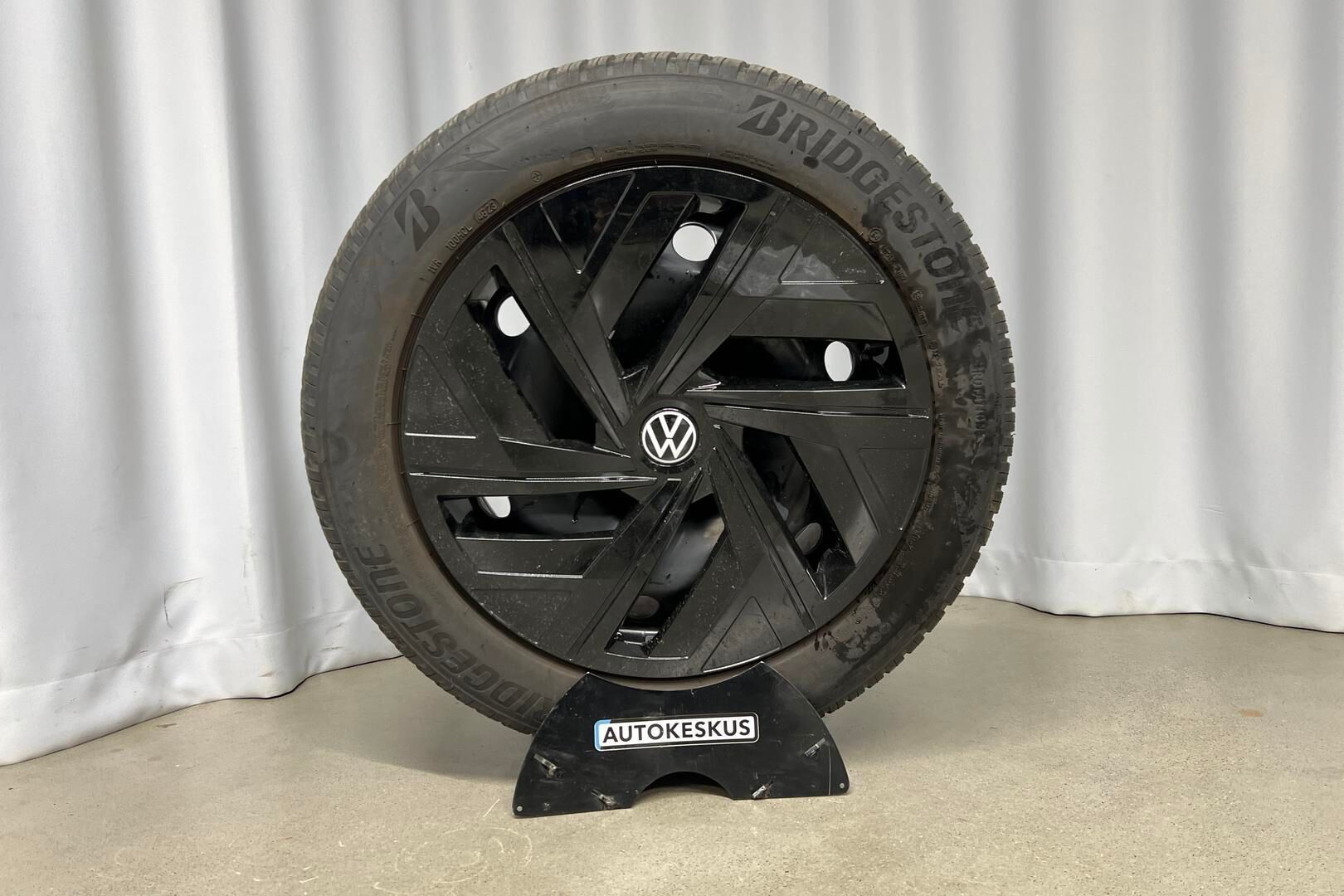 VOLKSWAGEN ID.4 iso kuva 22