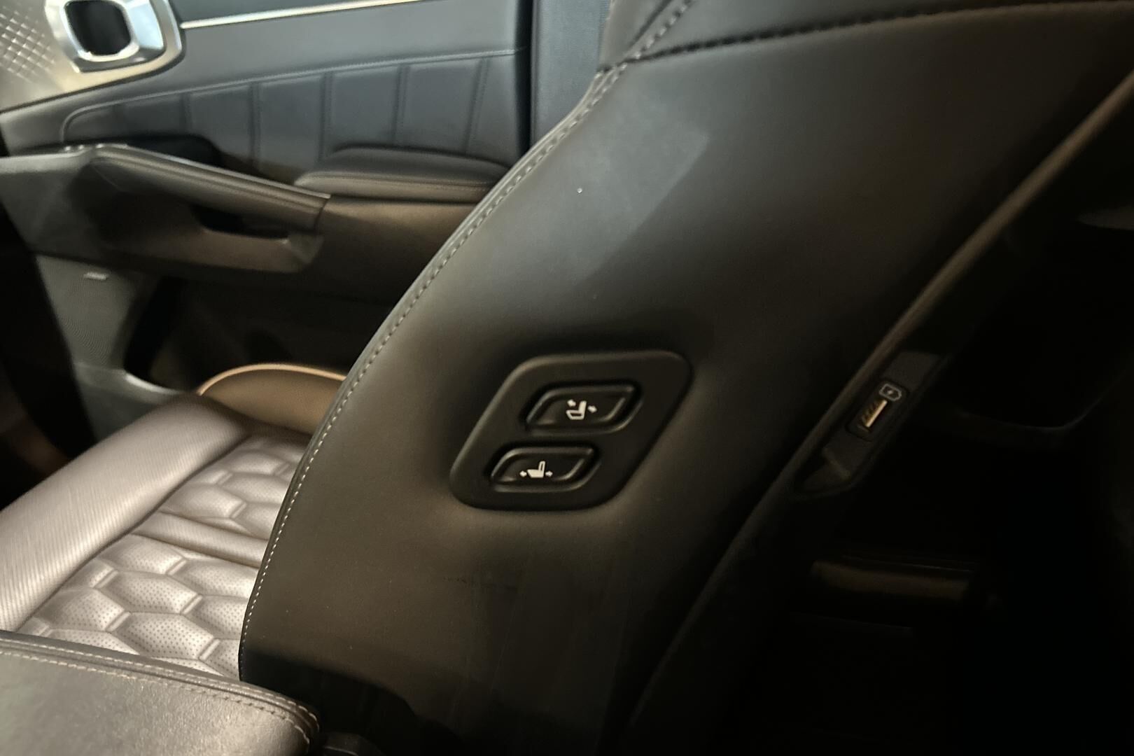 KIA Sorento iso kuva 26