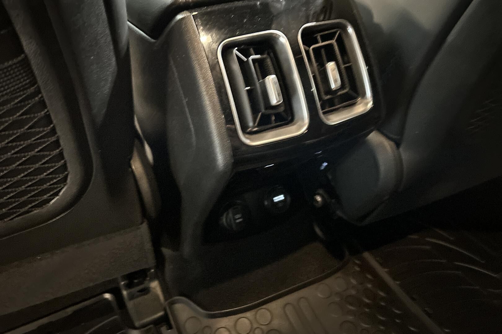 KIA Sorento iso kuva 15