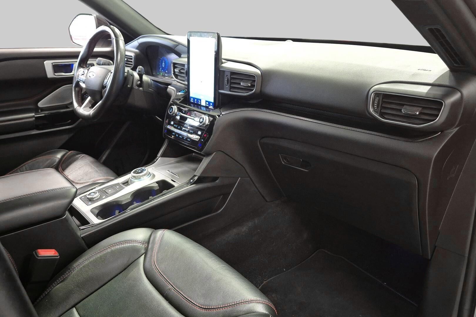 FORD EXPLORER iso kuva 4