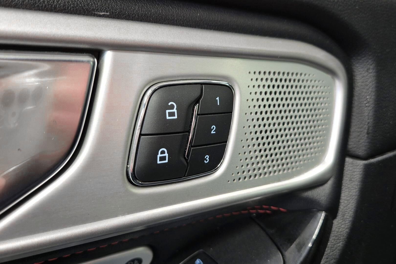FORD EXPLORER iso kuva 7