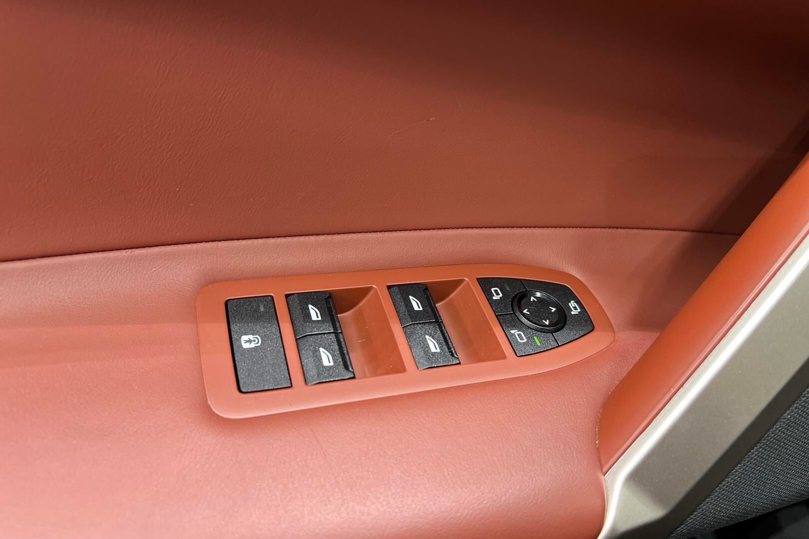 BMW IX iso kuva 32