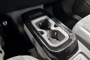 VOLKSWAGEN ID.4 esikatselu 32