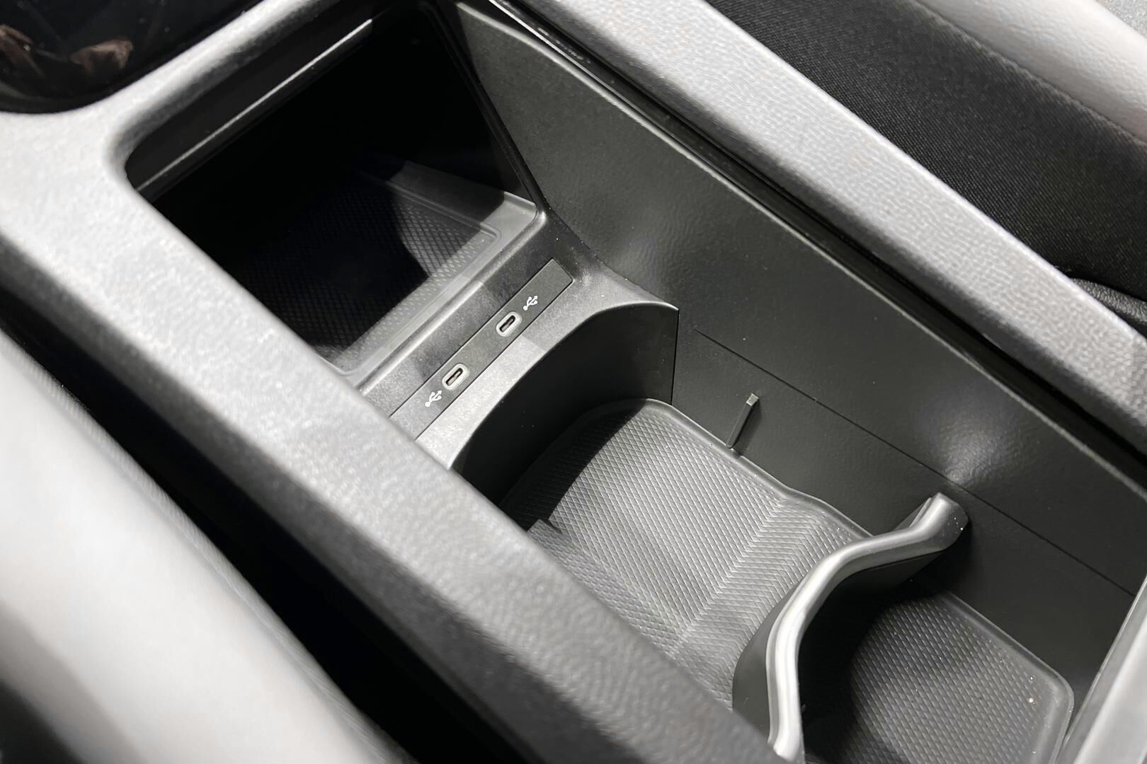 VOLKSWAGEN ID.4 iso kuva 33