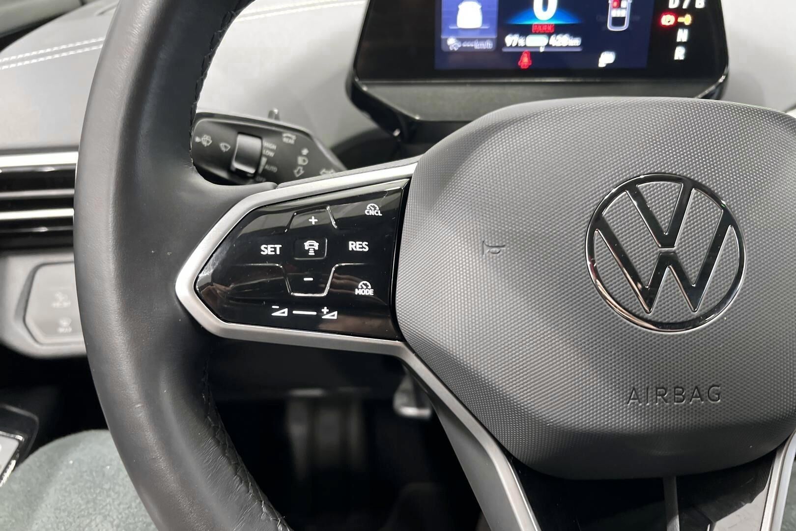 VOLKSWAGEN ID.4 iso kuva 36