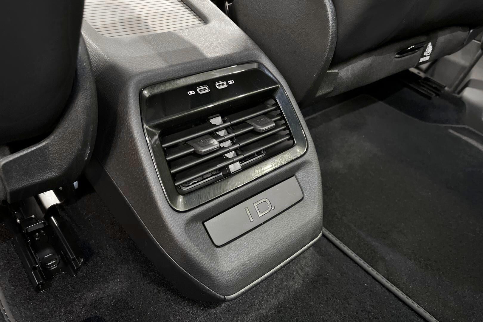 VOLKSWAGEN ID.4 iso kuva 37