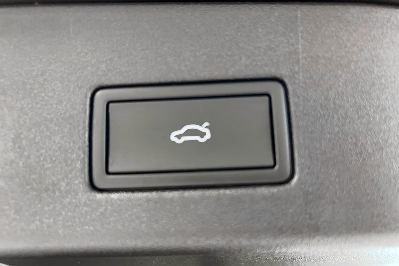 VOLKSWAGEN ID.4 iso kuva 39
