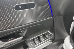 MERCEDES-BENZ EQB esikatselu 15