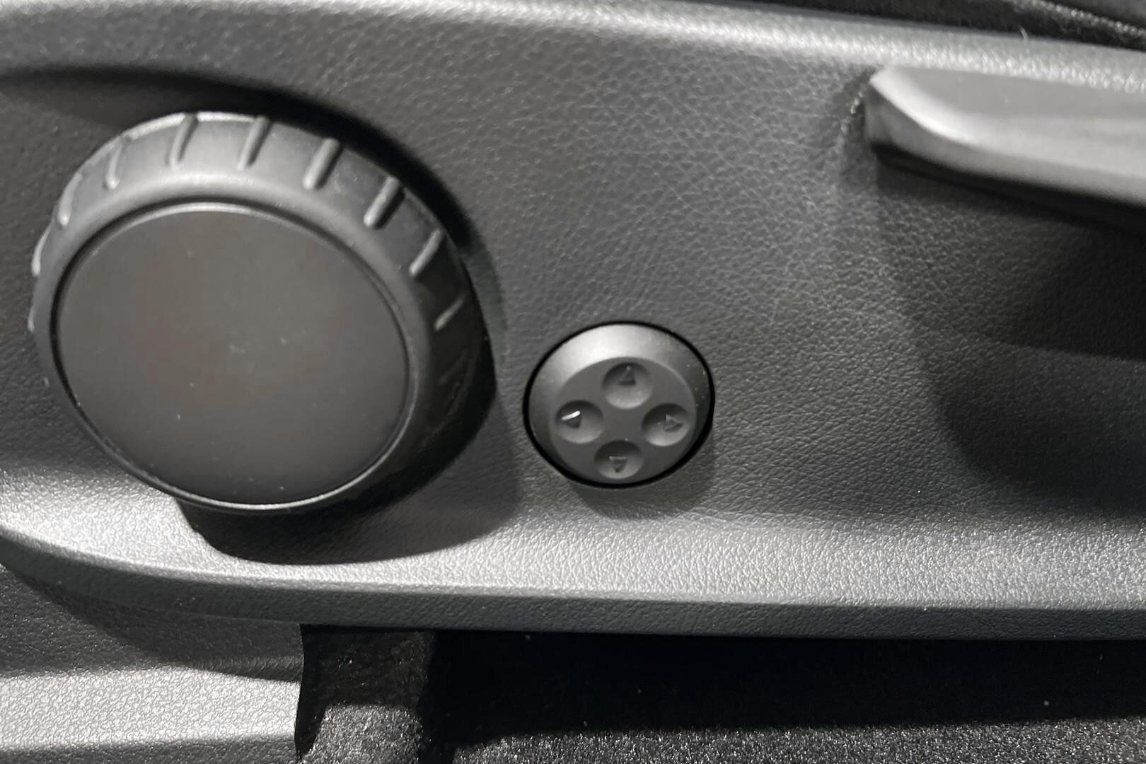 MERCEDES-BENZ EQB iso kuva 16