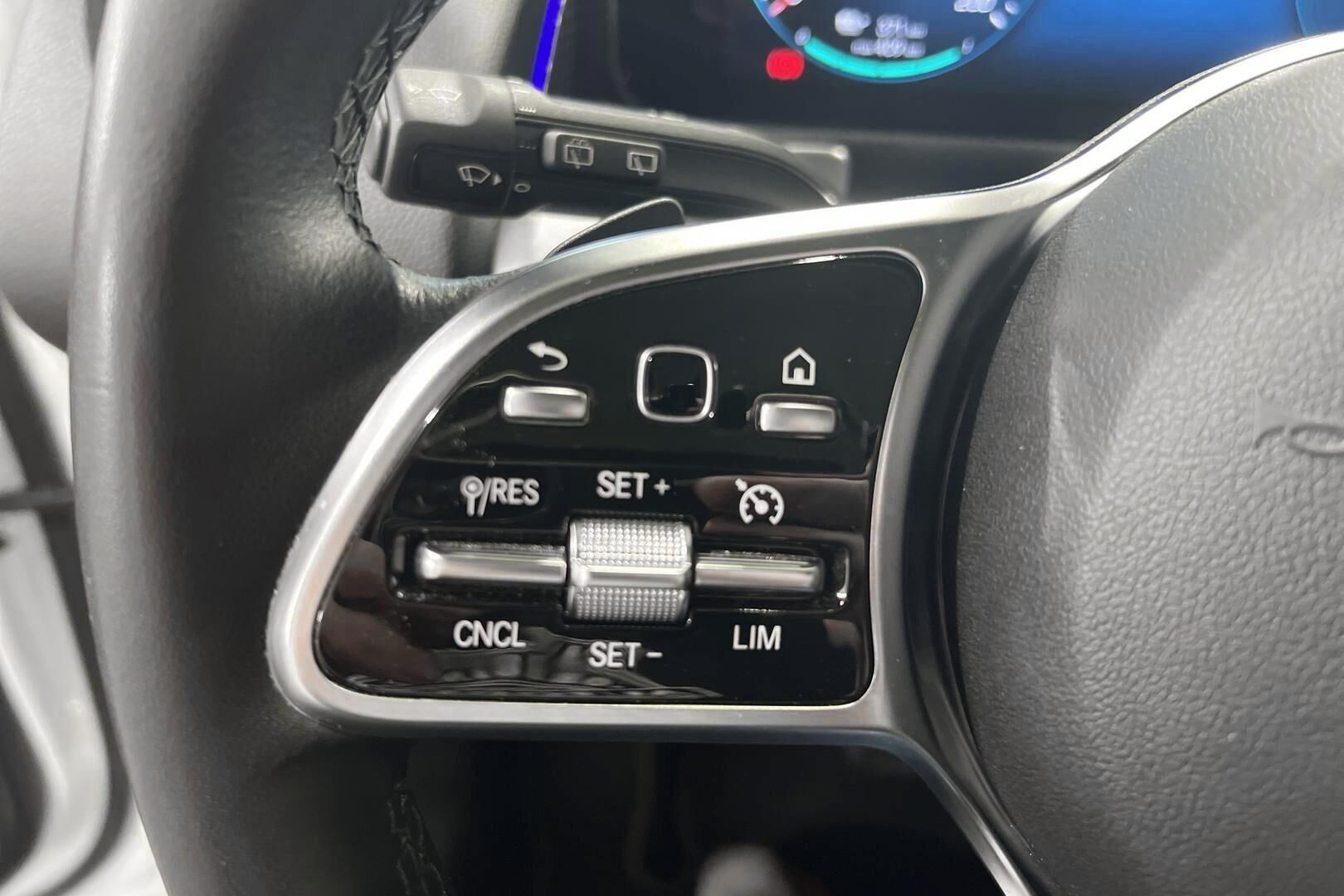 MERCEDES-BENZ EQB iso kuva 17