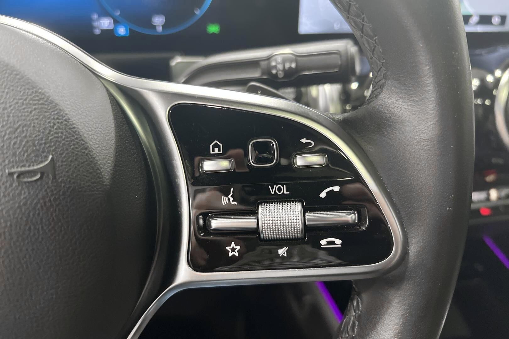 MERCEDES-BENZ EQB iso kuva 18