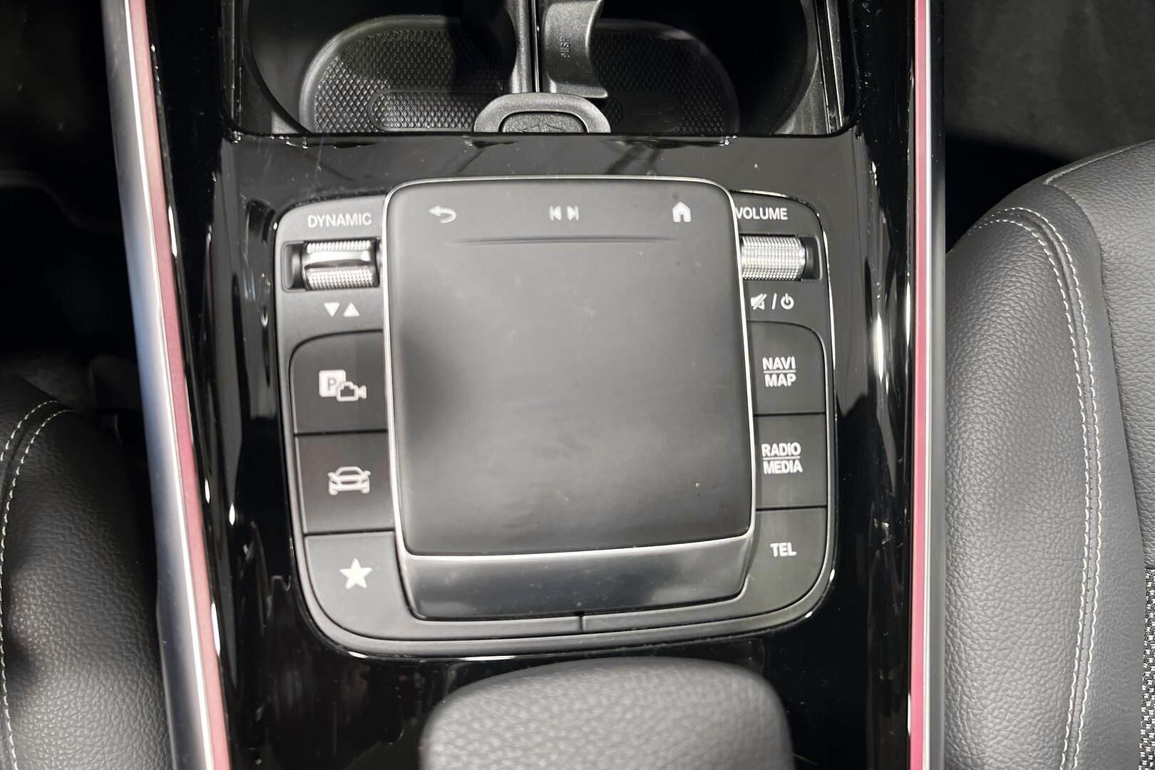 MERCEDES-BENZ EQB iso kuva 20
