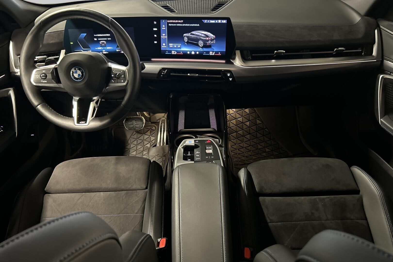 BMW IX2 iso kuva 10