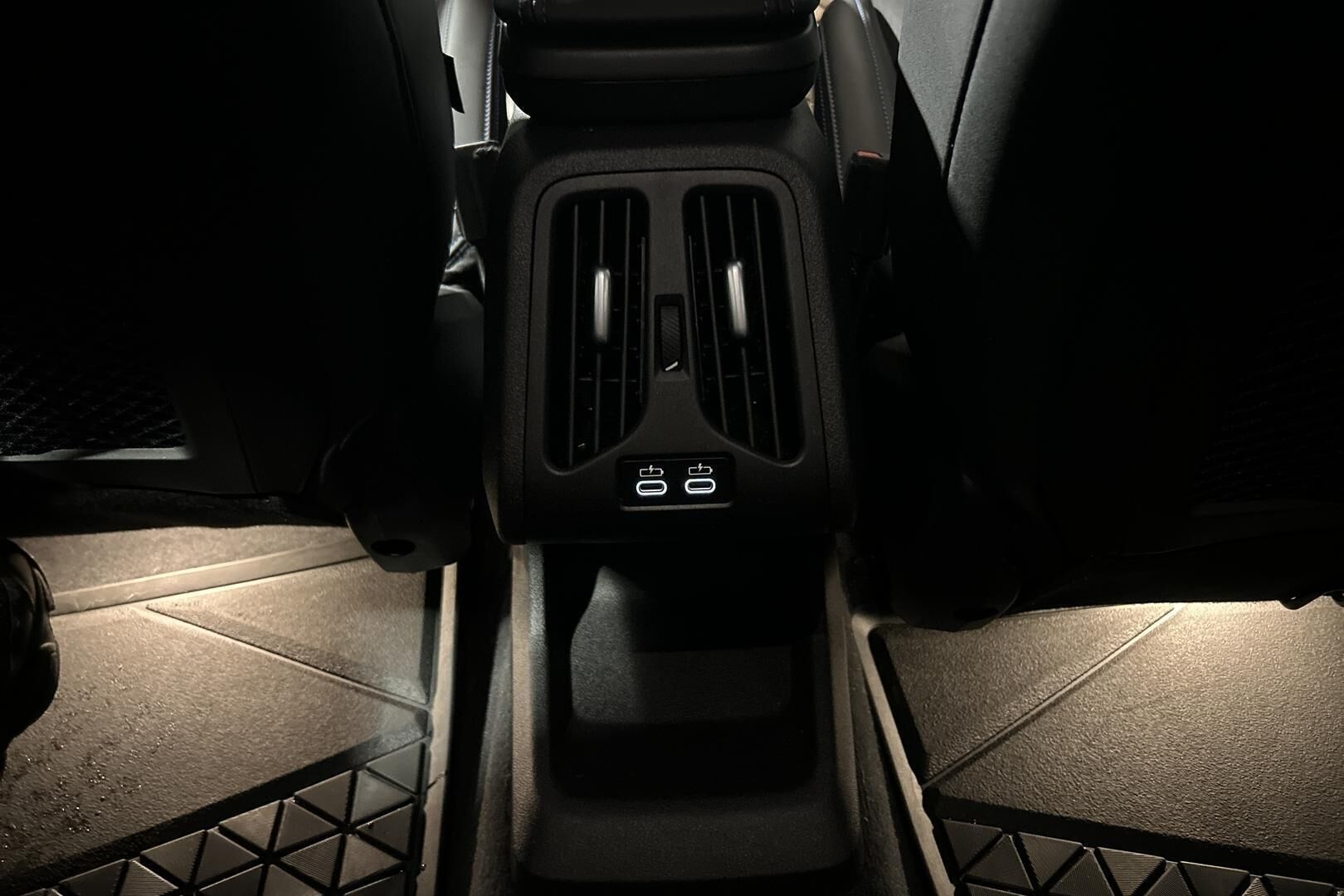 BMW IX2 iso kuva 15